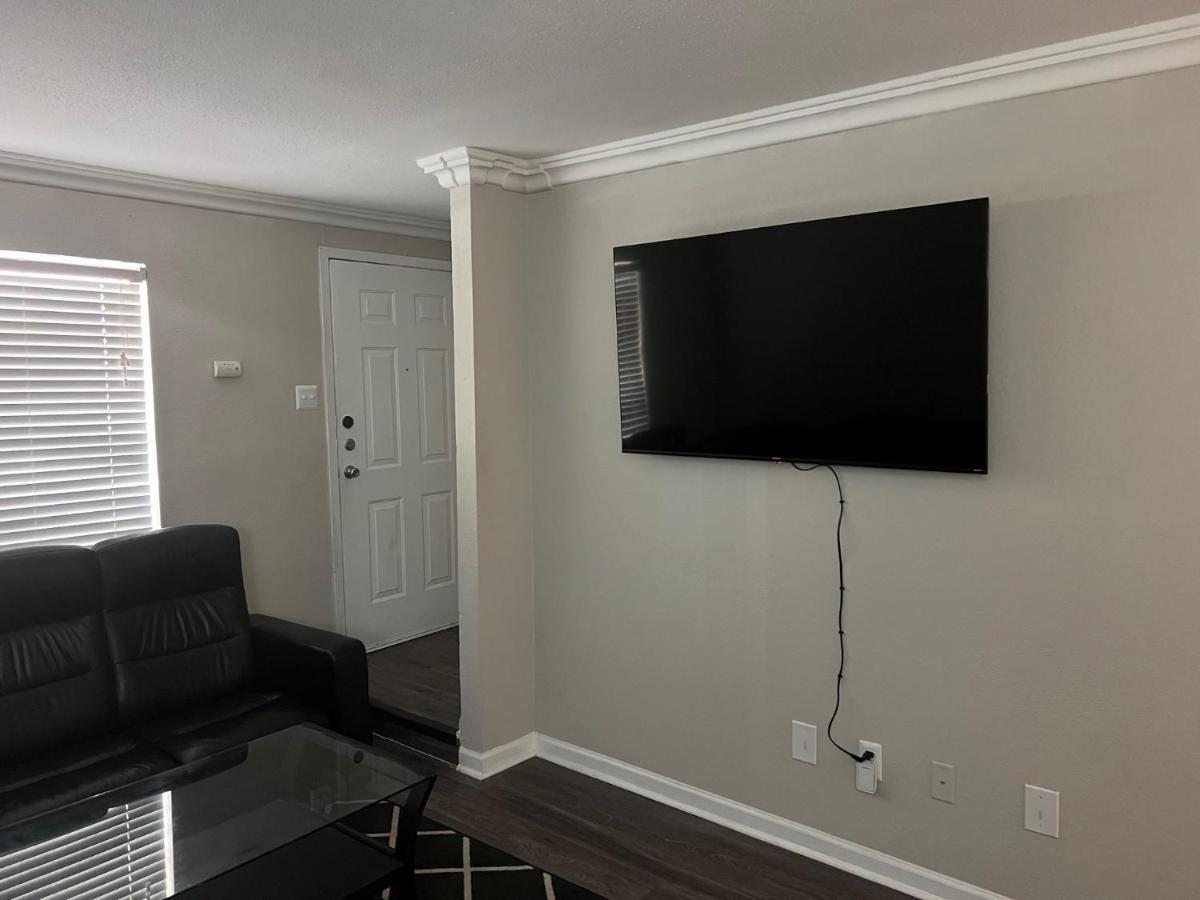 Beautiful 1-Bedroom Townhome With Nice Amenities Хьюстон Экстерьер фото