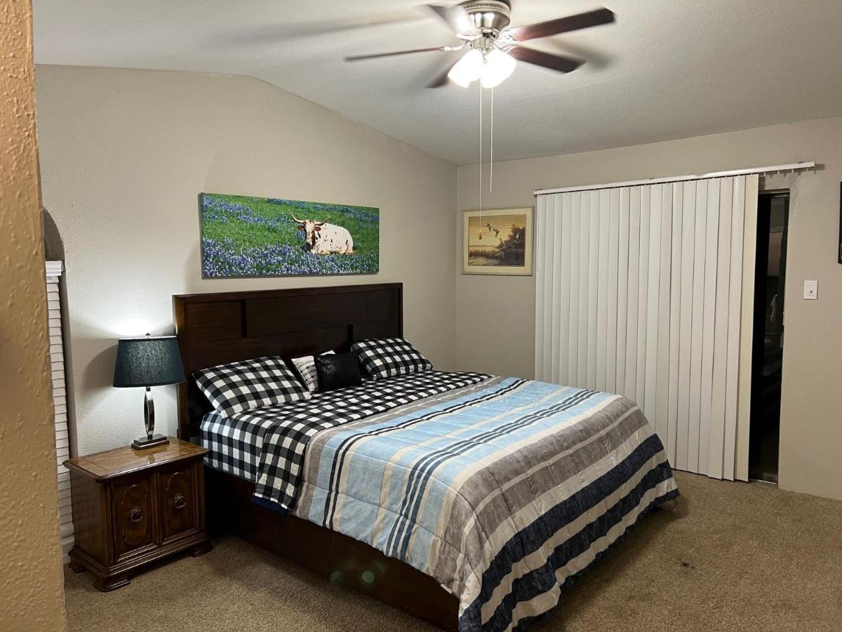 Beautiful 1-Bedroom Townhome With Nice Amenities Хьюстон Экстерьер фото