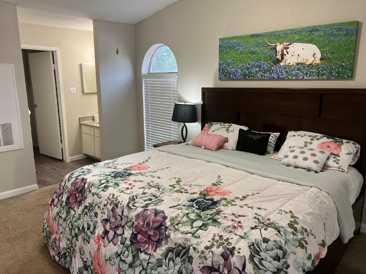 Beautiful 1-Bedroom Townhome With Nice Amenities Хьюстон Экстерьер фото